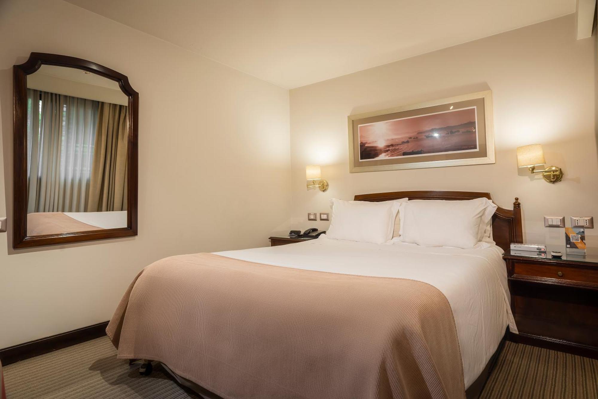 Hotel Los Espanoles Plus سانتياغو المظهر الخارجي الصورة